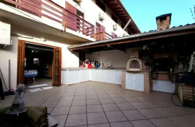 Sobrado triplex em villagio com 3 dorm/4 wc/2 vagas à venda em bertioga/sp