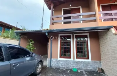 Casa a 50 metros da praia à venda 3 dorm, 4 wc, 2 vagas por r$ 910.000,00