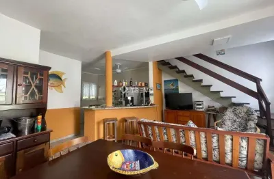 Casa em villagio à venda 2 dormitórios, 3 wc, 2 vagas em bertioga/sp