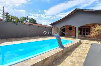 Casa de temporada a 250 metros da praia para até 10 pessoas em bertioga/sp