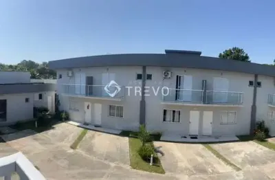 Casa em villagio a 800 metros da praia com 2 suítes, 2 vagas em bertioga/sp