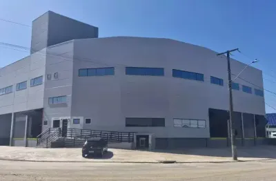 Galpão espaçoso com 1.542 m² de área construída, estrategicamente localizado na palhoça/sc.