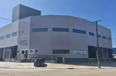 Galpão espaçoso com 1.542 m² de área construída, estrategicamente localizado na palhoça/sc