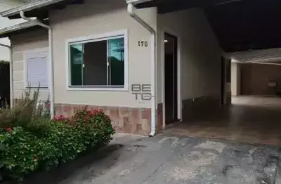 Casa com 2 quartos à venda na Rua das Ameixas, Madri, Palhoça