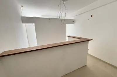 Excelente sala comercial com 26m2 localizada em prédio comercial no calçadão de Campo Grande.