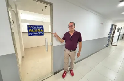 Excelente sala comercial com 26m2 localizada em prédio comercial no calçadão de Campo Grande.