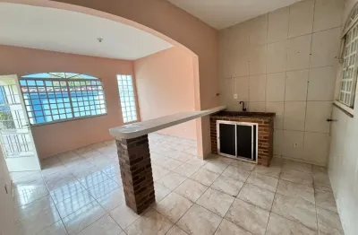 Locação. Casa condominio 1 quarto na R. Dom Silvério - 10 min do centro de Gampo Grande, RJ.