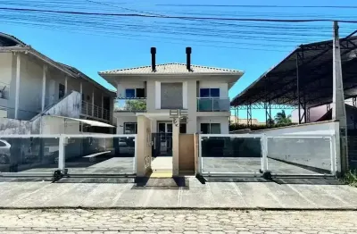 Apenas 430 mil! Apartamento a venda com 02 quartos sendo 1 suíte. No Jardim Eldorado, Palhoça, SC.