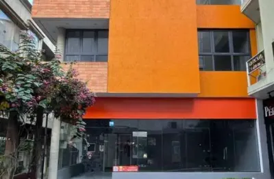 Prédio Comercial com 3 Pavimentos à Alugar no Centro Coml.de Alphaville