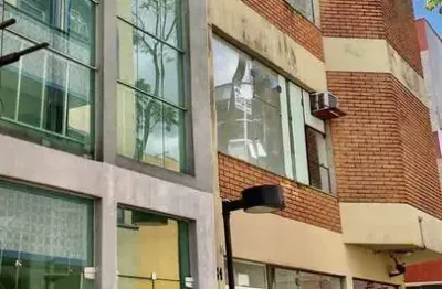 Prédio Comercial com 96 m² À Venda no Centro Comercial de Alphaville