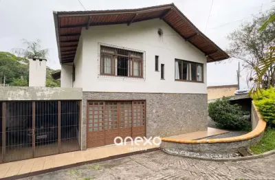 Linda casa de 3 dormitórios em localização privilegiada!