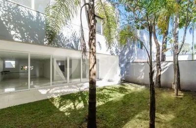 Casa de condomínio de alto padrão com vista para hípica santo amaro.