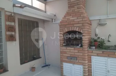 Sobrado a venda em rua tranquila no bairro de interlagos