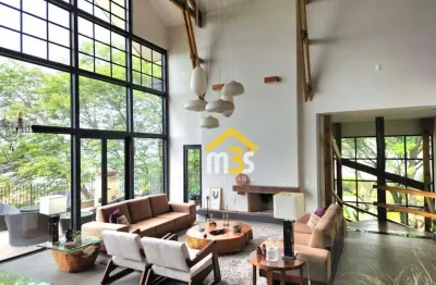 Casa de esquina com 525m², 4 quartos, 3 suítes, 6 vagas no tamboré 10 a venda por 4.995.000,00