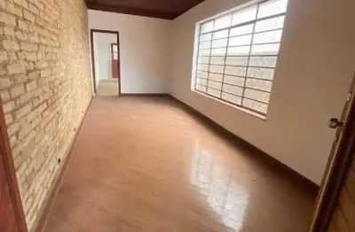 Casa com 3 quartos para alugar no Centro, Pindamonhangaba 
