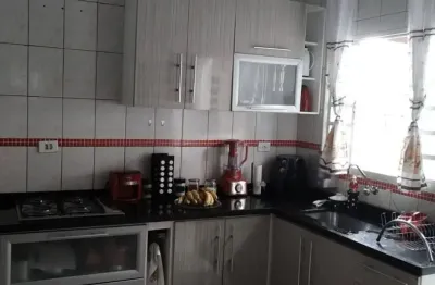 Casa com ótima localização, próximo de vários comércios.