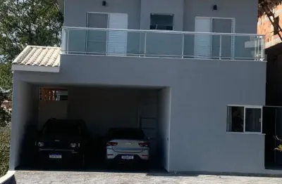 Lindo sobrado com planejados e localização previlegiada.