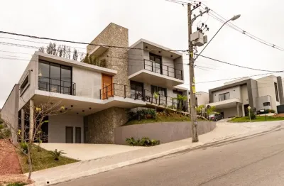 Bem-vindo a um refúgio de harmonia em sintonia com a natureza: uma casa sustentável que não apenas respeita o meio ambiente, mas também promove um estilo de vida saudável.