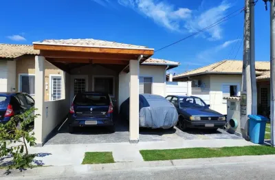 Linda casa no condomínio casabella, 2 quartos, com corredor.  excelente condomínio ao lado da rodoviária, a poucos minutos de acessos a dutra, supermercados e farmácias;