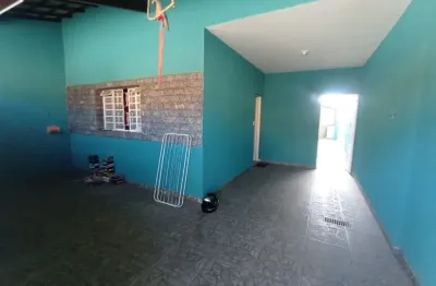 Casa com ótima localização. próxima de mercados, farmácia, restaurantes, senai, sesi, ifsp.