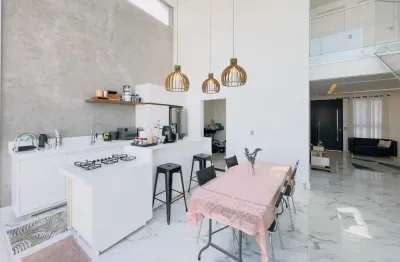 Sobrado à venda no vivva residencial club  imóvel com 180m² de área construída em um terreno de 250m², o imóvel conta com pé direito duplo, ambientes integrados e acabamentos de alto padrão.