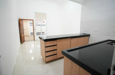 Casa com ótima localização. próxima de mercados, farmácia, restaurantes a vários comércios