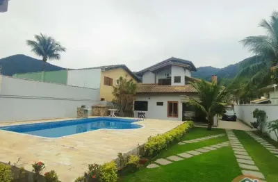 Excelente sobrado localizado há 150 metros da praia no bairro barequeçaba em são sebastião! !