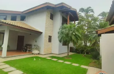 Excelente sobrado localizado há 150 metros da praia no bairro barequeçaba em são sebastião! !