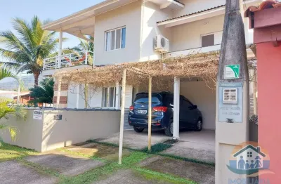 Excelente sobrado de alto padrão em condomínio fechado na praia da mococa em caraguatatuba!