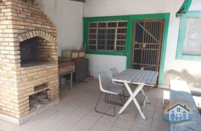Excelente imóvel próximo ao mar localizado no bairro praia das palmeiras!!