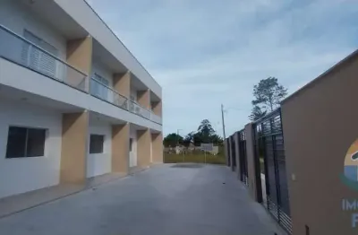 Excelente sobrado novo em condomínio localizado no bairro capricónio em caraguatatuba!!
