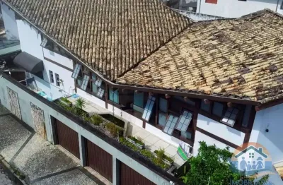 Incrível sobrado com piscina localizado no bairro jardim primavera em caraguatatuba!