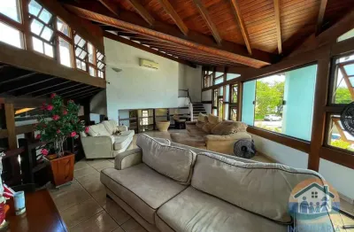 Incrível sobrado com piscina localizado no bairro jardim primavera em caraguatatuba!