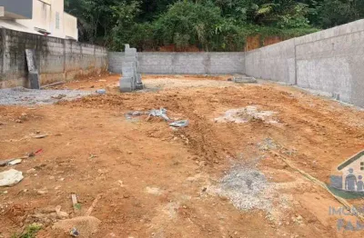 Excelente oportunidade de lote aterrado e murado localizado em rua asfaltada no bairro massaguaçu em caraguatatuba!