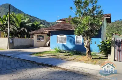 Excelente imóvel com amplo terreno localizado no condomínio recando verde mar em caraguatatuba-sp!