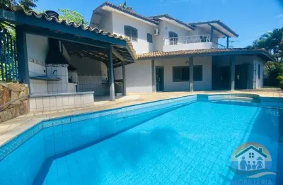 Incrível sobrado à venda em condomínio com acesso controlado localizado poucos metros da praia do arrastão em são sebastião!