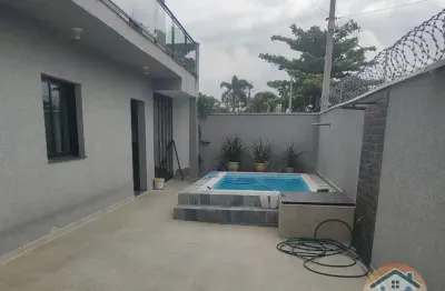 Incrível sobrado com piscina situado no bairro praia das palmeiras em caraguatatuba-sp!
