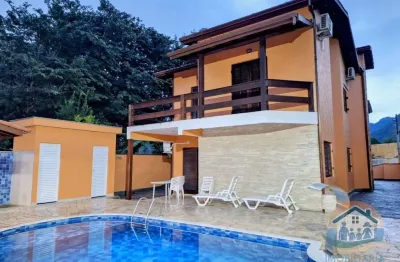 Espetacular sobrado com piscina situado no condomínio mar verde em caraguatatuba-sp!!