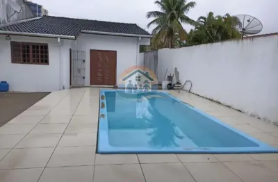 Excelente imóvel com piscina situado no bairro martim de sá em caraguatatuba-sp!!