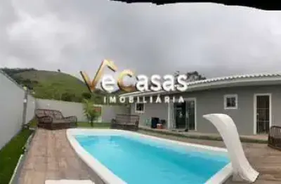 Chácara com casa alto padrão em cantagalo com piscina e hidromassagem