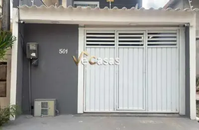 Casa duplex com piscina e alto padrão de acabamento em rio das ostras