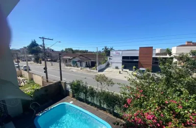 Charmoso sobrado no bairro floresta com 5 quartos (1 suíte), piscina, área de festas com churrasqueira, 4 vagas de garagem coberta, e muito espaço