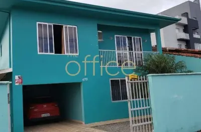 Sobrado à venda: casa no guanabara com 4 quartos e 6 vagas de garagem - oportunidade única em joinville-sc!