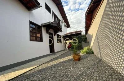 Excelente sobrado com terreno amplo na divisa do bairro gloria com o bairro costa e silva
