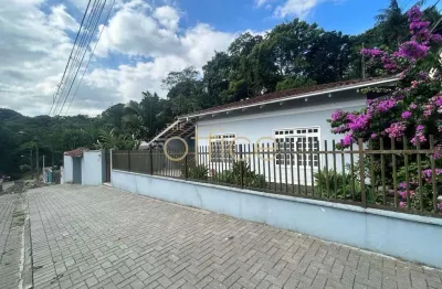 Imperdível! casa à venda em joinville-sc, bairro iririú, 4 quartos, 1 suíte, 3 salas, 3 banheiros, 6 vagas de garagem, 274m².