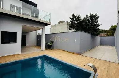 Sobrado com 211m2, 3 suítes (master com closet e hidro), piscina, e 2 vagas de garagem
