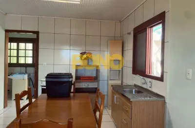 Casa com 2 quartos para alugar no Desvio Rizzo, Caxias do Sul  por R$ 1.300