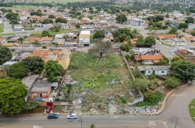 Terreno comercial à venda, com 484 m² de área total e localização estratégica