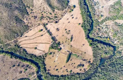 Fazenda de 23,5 alqueires a 8 km de heitoraí e 140 km de goiânia