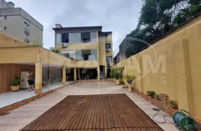 Casa com 3 quartos à venda na avenida benno mentz, 1088, vila ipiranga, porto alegre por r$ 1.275.000
